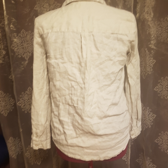 Blouse shirt tied at the bottom. - Picture 2 of 5